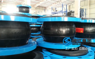 宜昌市橡胶接头DN300天然橡胶材质，碳钢法兰，